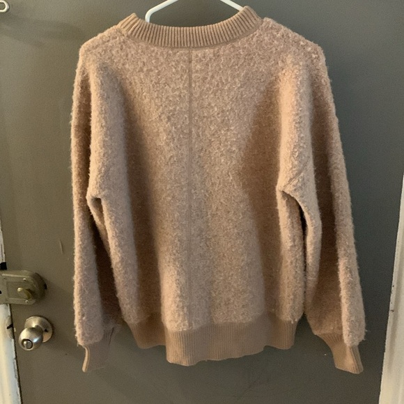 Kookaï minimalist fuzzy Cozy Tan crewneck Sweater - Picture 3 of 4